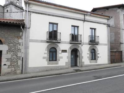 azala-eskola-zaharrak