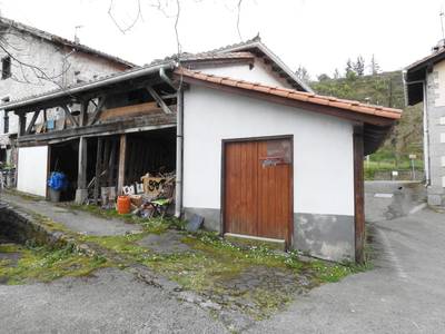 azala-aita-kurutzeko-perratokia-eta-korta