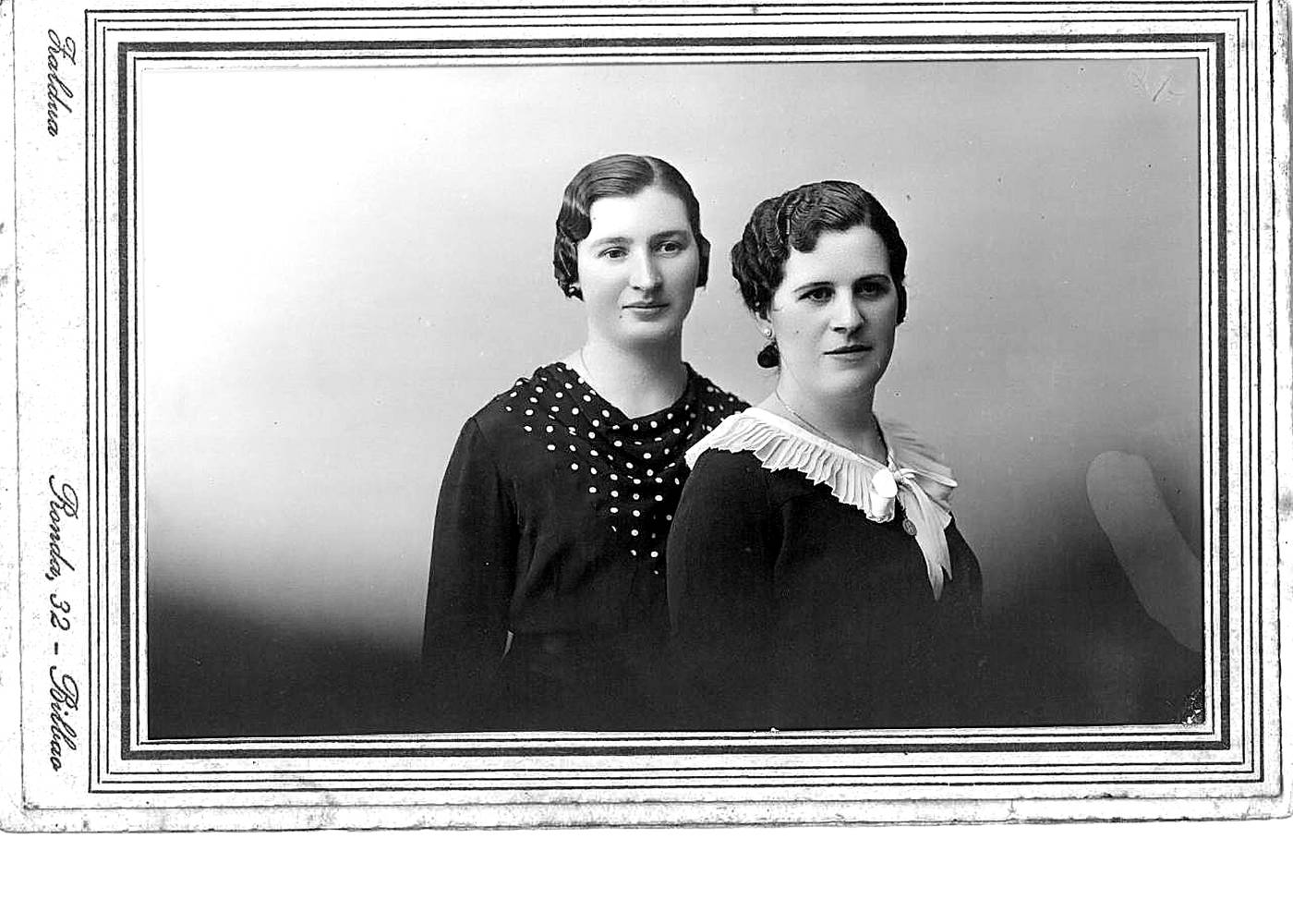 Ageda Iruetaguena Gandiaga eta Maritxu Zelaia Ibaibarriaga Iberlotza. [Argazkia]