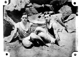 Isidro Etxaburu eta Martin Gojenola lehengusuak kostaldean.