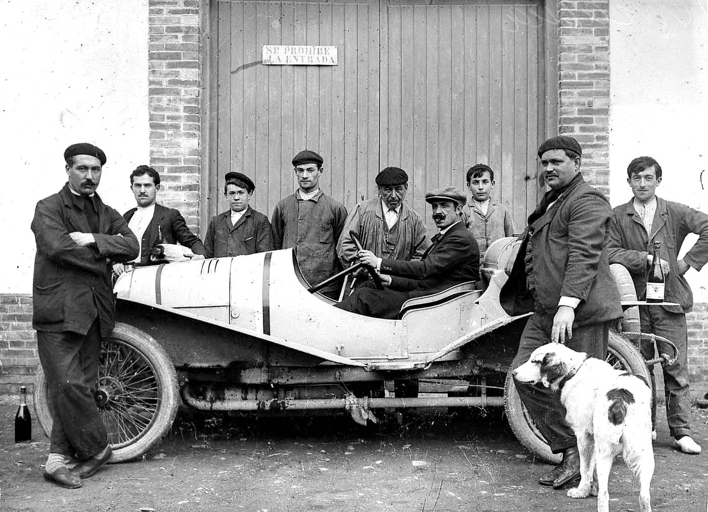 Maitena sagardotegiko langileak eta buruak [Argazkia]