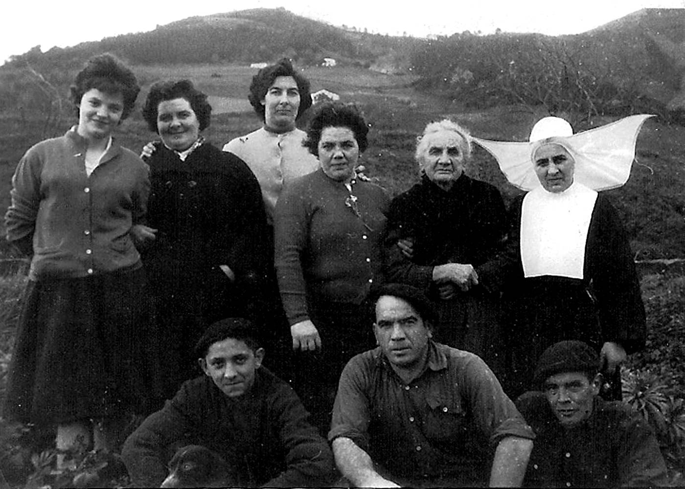 Maria Barinagaerrementeria eta familia [Argazkia]