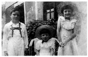 Pedro, Juanita eta Begoña Etxeberria Egia.