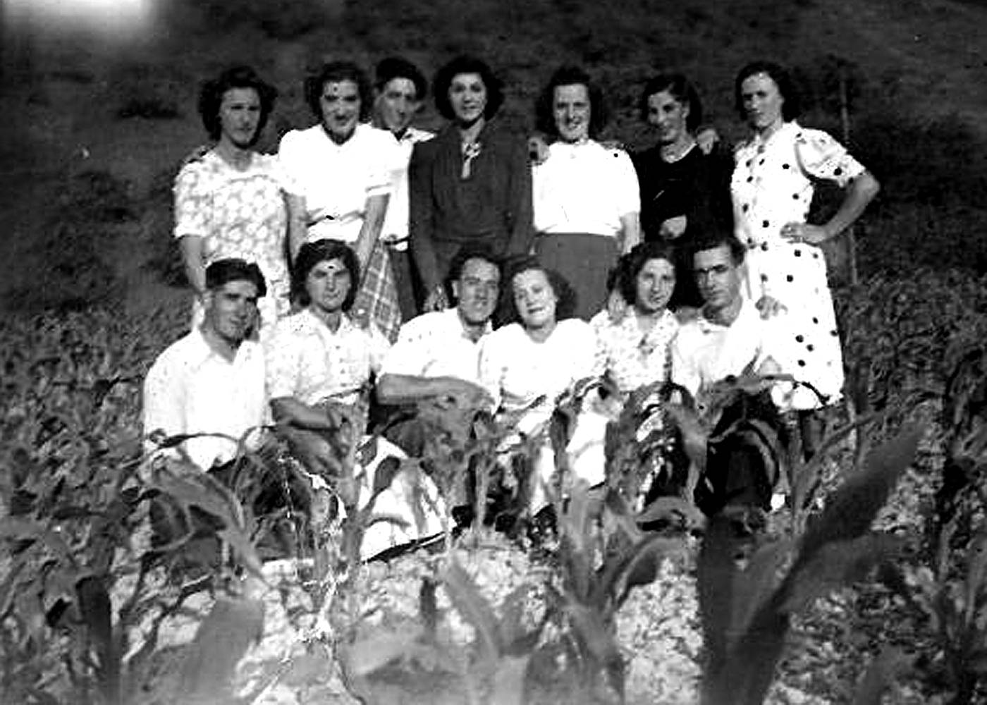 Taldeko argazkia, artatzan [Argazkia]