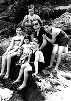 Kostealdean, haitzetan, Felisa Erkiaga umeekin, talde argazkia