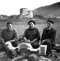 Ciprian eta Pedro Argoitia anaiak eta Kaitan Urrutia. Buztarria egiten