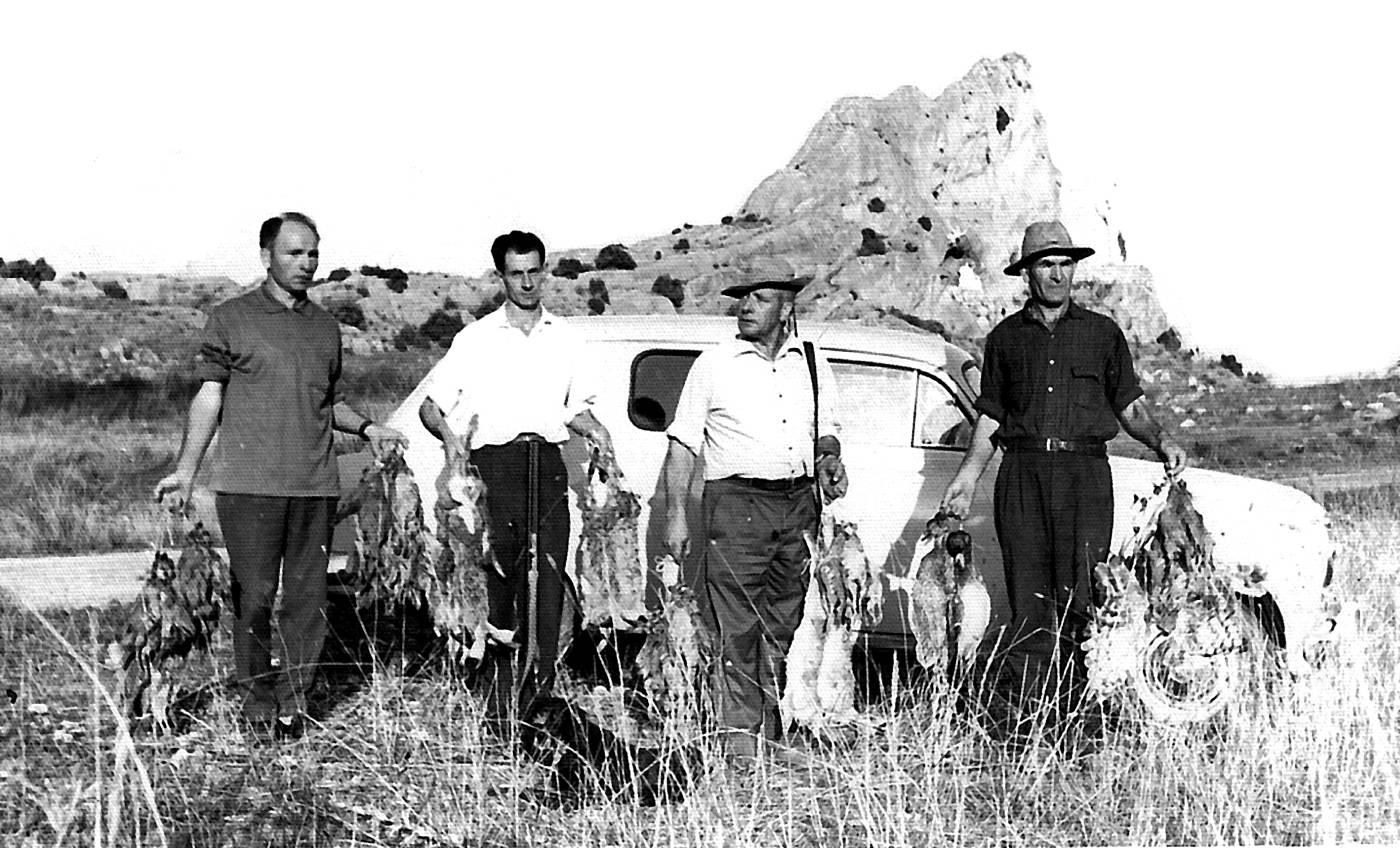 Ehizatutakoarekin eskutan, Jose Anakabe, Delfin Furundarena, Adrian Elordi eta Jose Kaltzakorta Allukiz. [Argazkia]