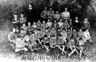 Mereludi auzoko eskola (Milloi). 1934-1935 ikasturteko ikasleen taldeko argazkia, irakasleekin