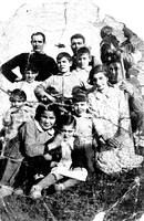 1936ko gerra. Asterrikan, gudariak eta umeak, taldeko argazkia