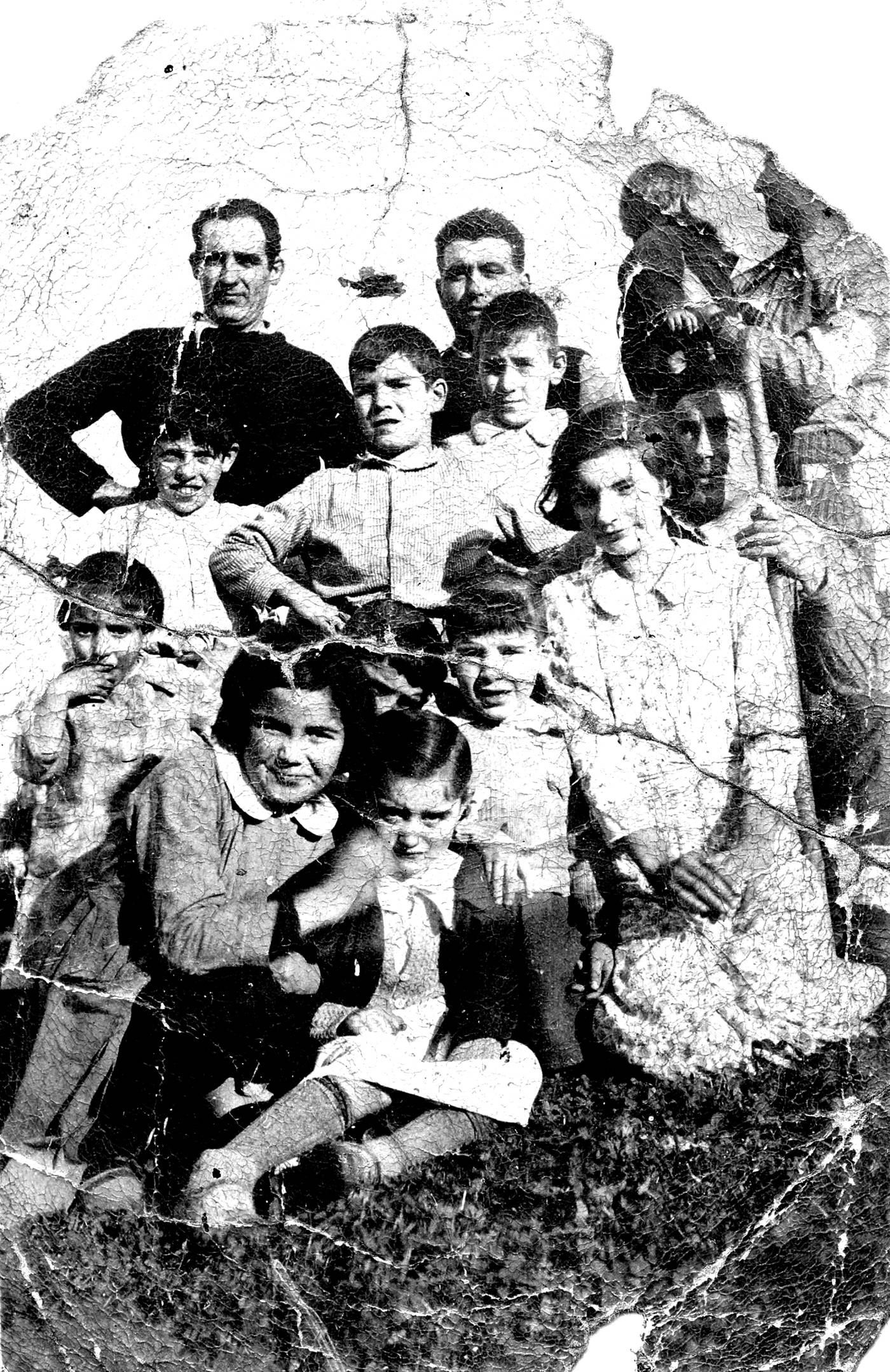 1936ko gerra. Asterrikan, gudariak eta umeak, taldeko argazkia [Argazkia]