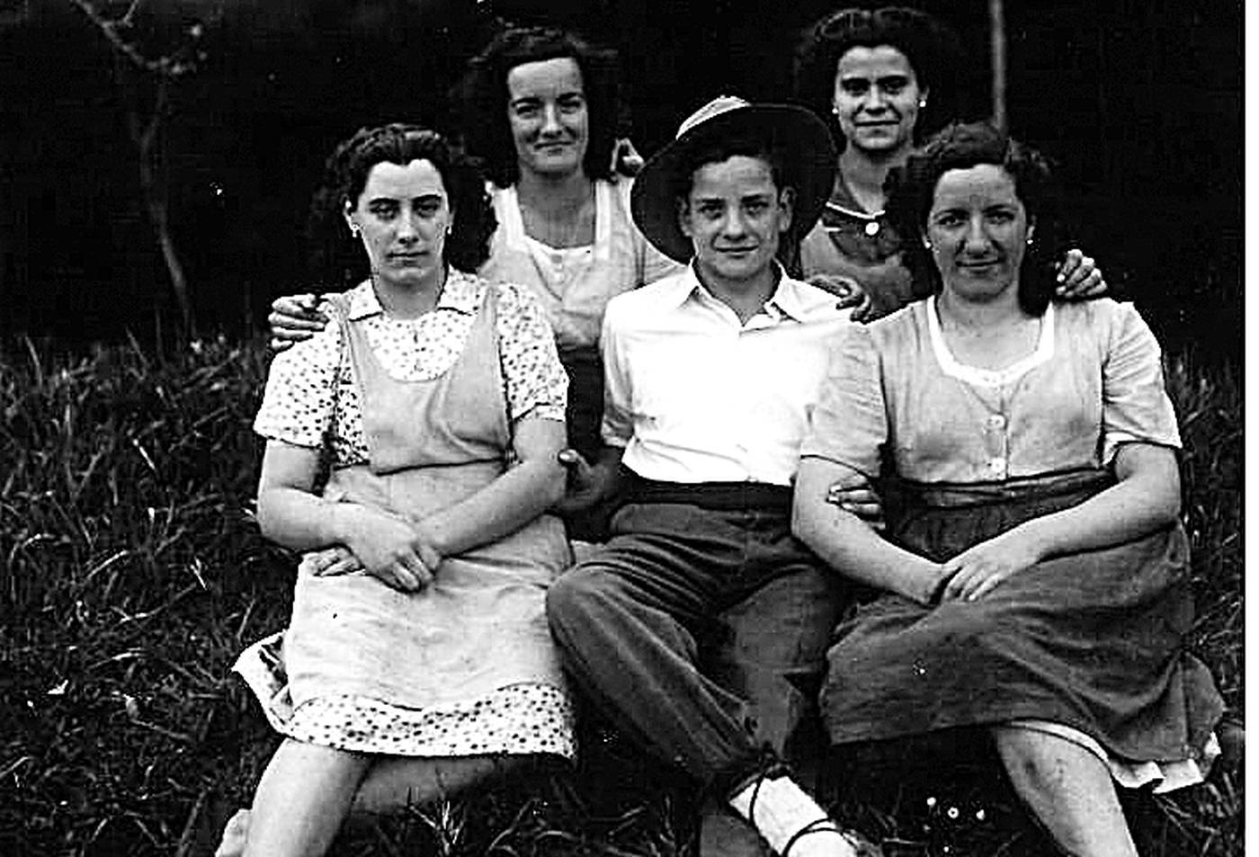 Orubixe. Maria Aspiazu, Maria eta Felix Aranguena, Miren Aspiazu eta Bittori Aranguena. [Argazkia]