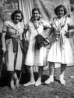 Santa Eufemian. Lucia Mugartegi, Paquita Arriola eta Mari Arano.