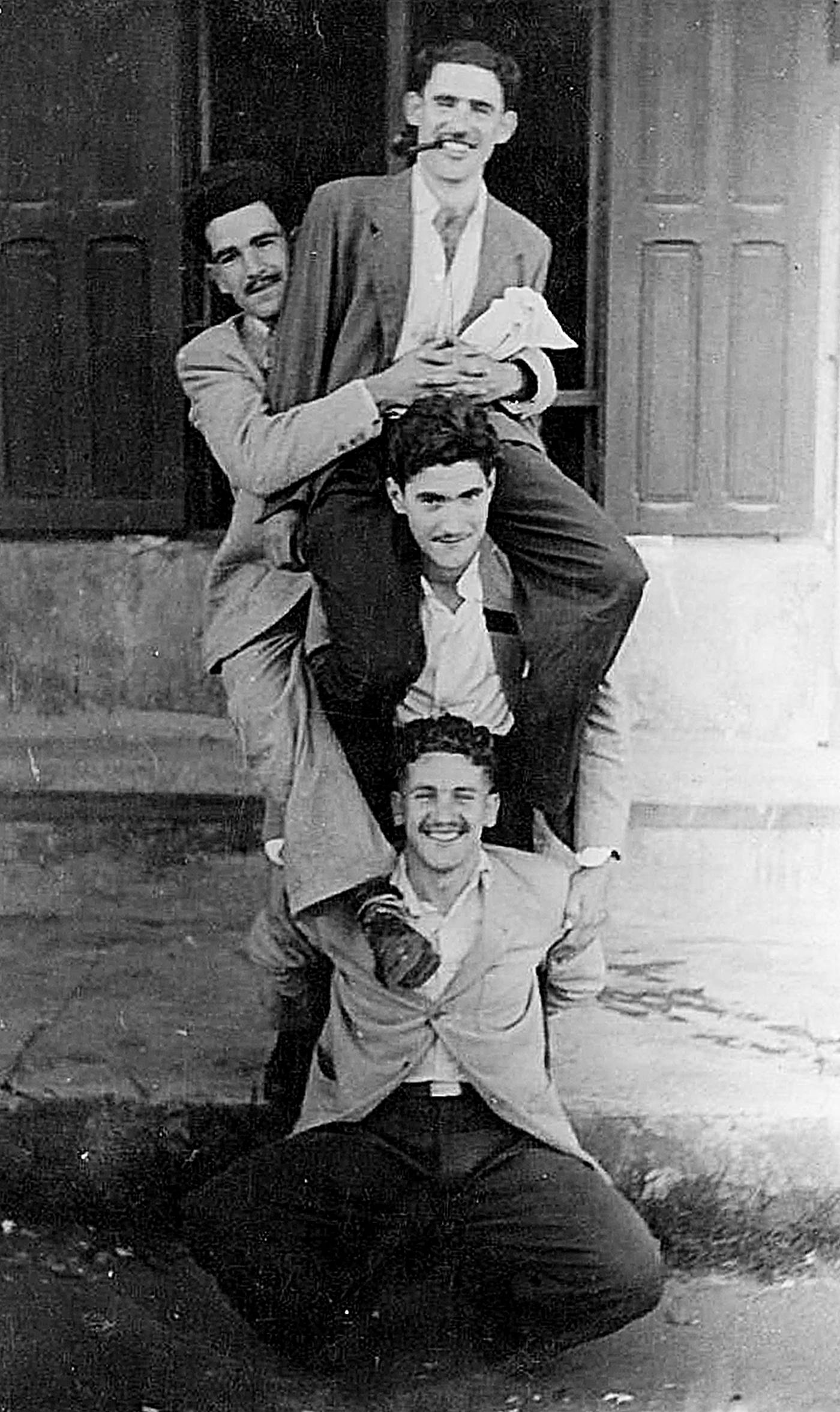 Kinto bazkaria. Patxi Kaltzakorta, Jose Mª Barinagarrementeria, Pedro Aspiazu eta Pedro Basterretxea. [Argazkia]