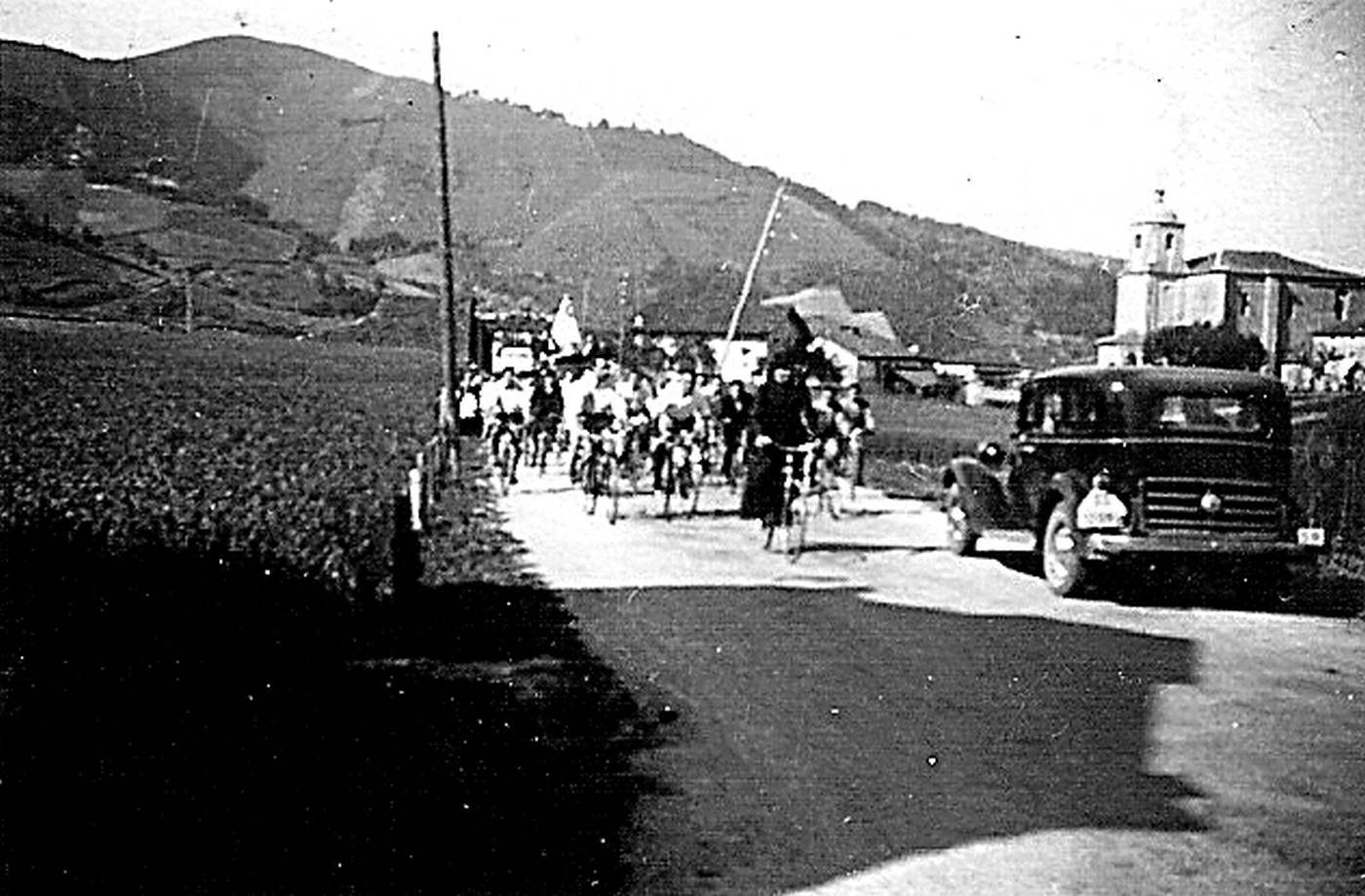 Goiko kalean, Begoñako Ama etorri zenekoa. [Argazkia]