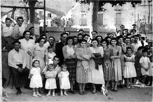 Jaiak. Berriatuko platanopean, herritarrak, taldeko argazkia