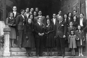 Agustin Gabiola eta Juanita Gojenolaren ezkontza, taldeko argazkia