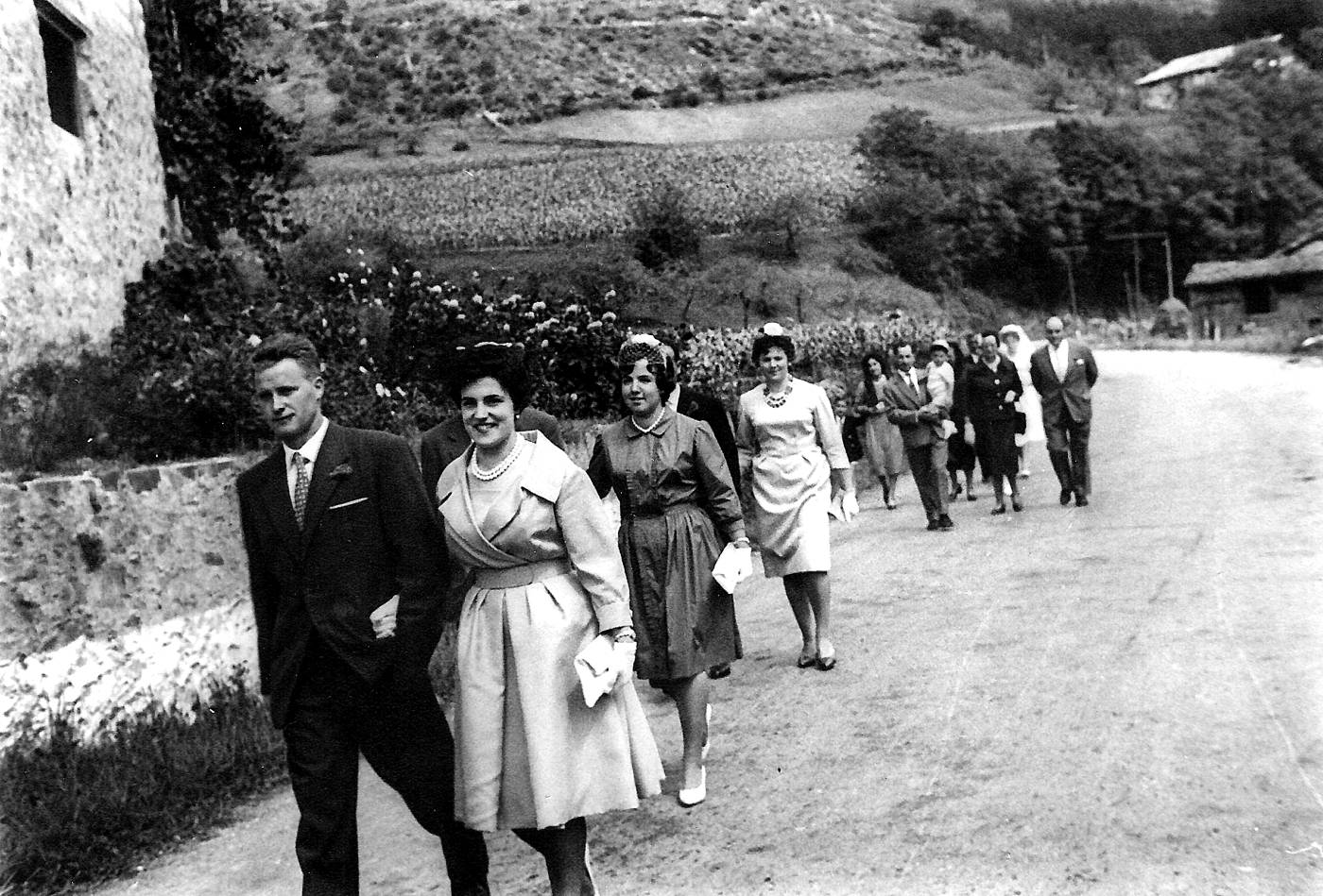 Andramarixen Domingo Mugartegi, Maite Aranbarri eta beste batzuk, Lucia Aranbarriren ezkontzara. [Argazkia]