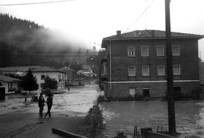 1983ko uholdeak. Beheko kalea.