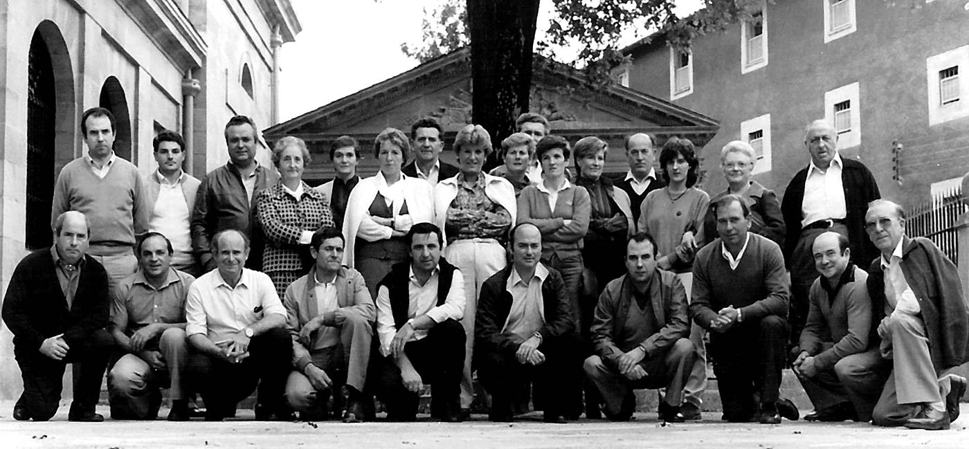 Gernikako Juntetxean, Jose Maria Makua eta Anton Aurre, Berriatuko desanexio Batzordeko kideekin. [Argazkia]