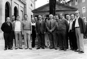 Gernikako Juntetxean, Jose Maria Makua eta Anton Aurre, Berriatuko desanexio Batzordeko kideekin eta herritar taldearekin