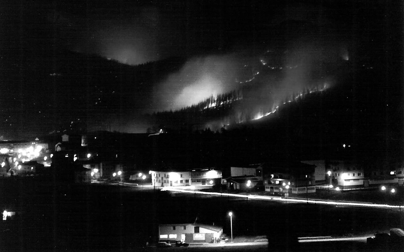 1989ko suteak. Herri ingurua sutan [Argazkia]